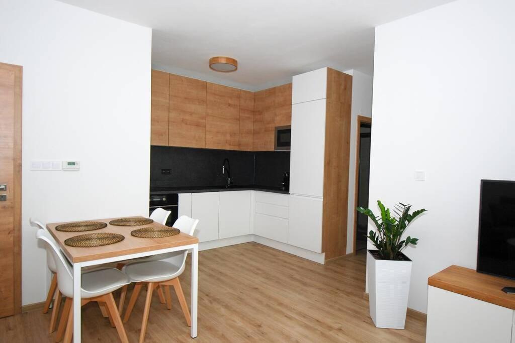 Lipnoport Lakeside Apartment Lipno nad Vltavou Eksteriør bilde